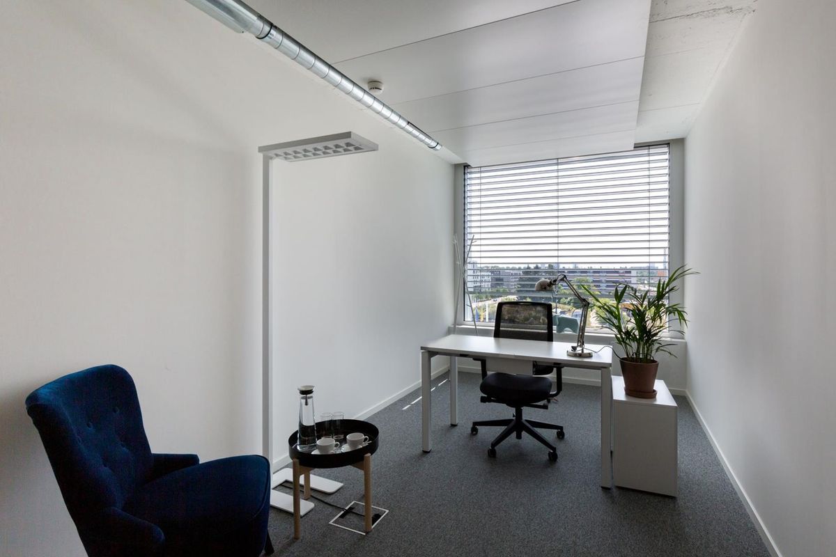 Fully serviced private office space for you and your team in Spaces Menlyn Maine. - Photo 2