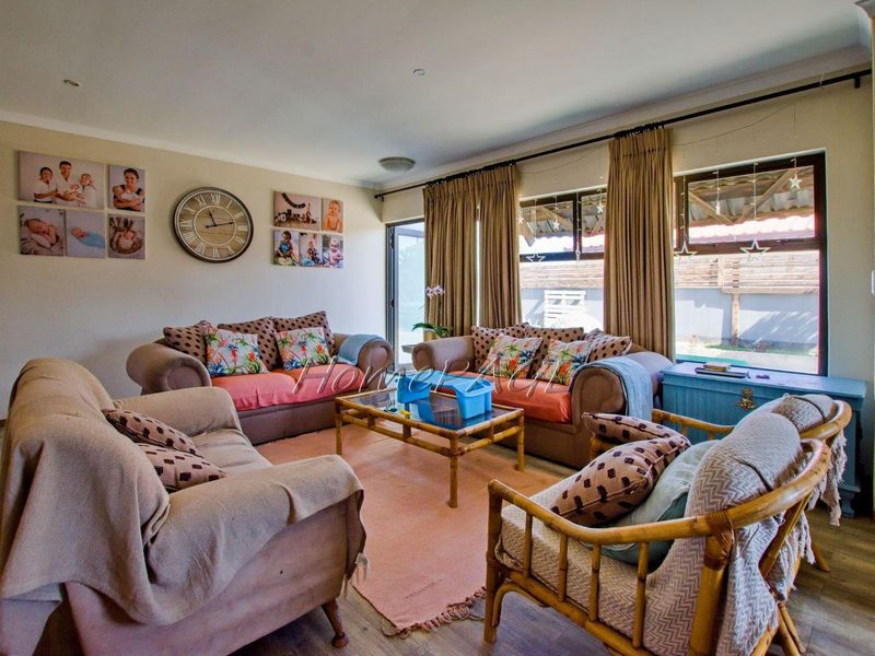 Vineta, Swakopmund:  3 Bedr Home with 2 Flats is for Sale - Photo 7