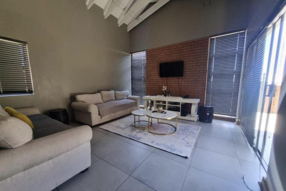 Modern 3 Bedroom House In Prestigious Stone Creek, Wild Olive Estate - Photo 3