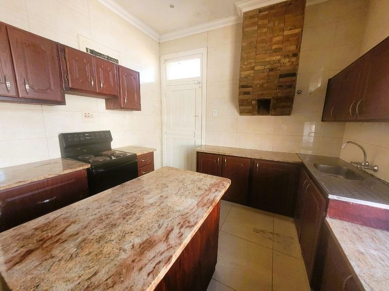 **Prime Durban North Property with Breathtaking 180-Degree Sea Views** - Photo 5