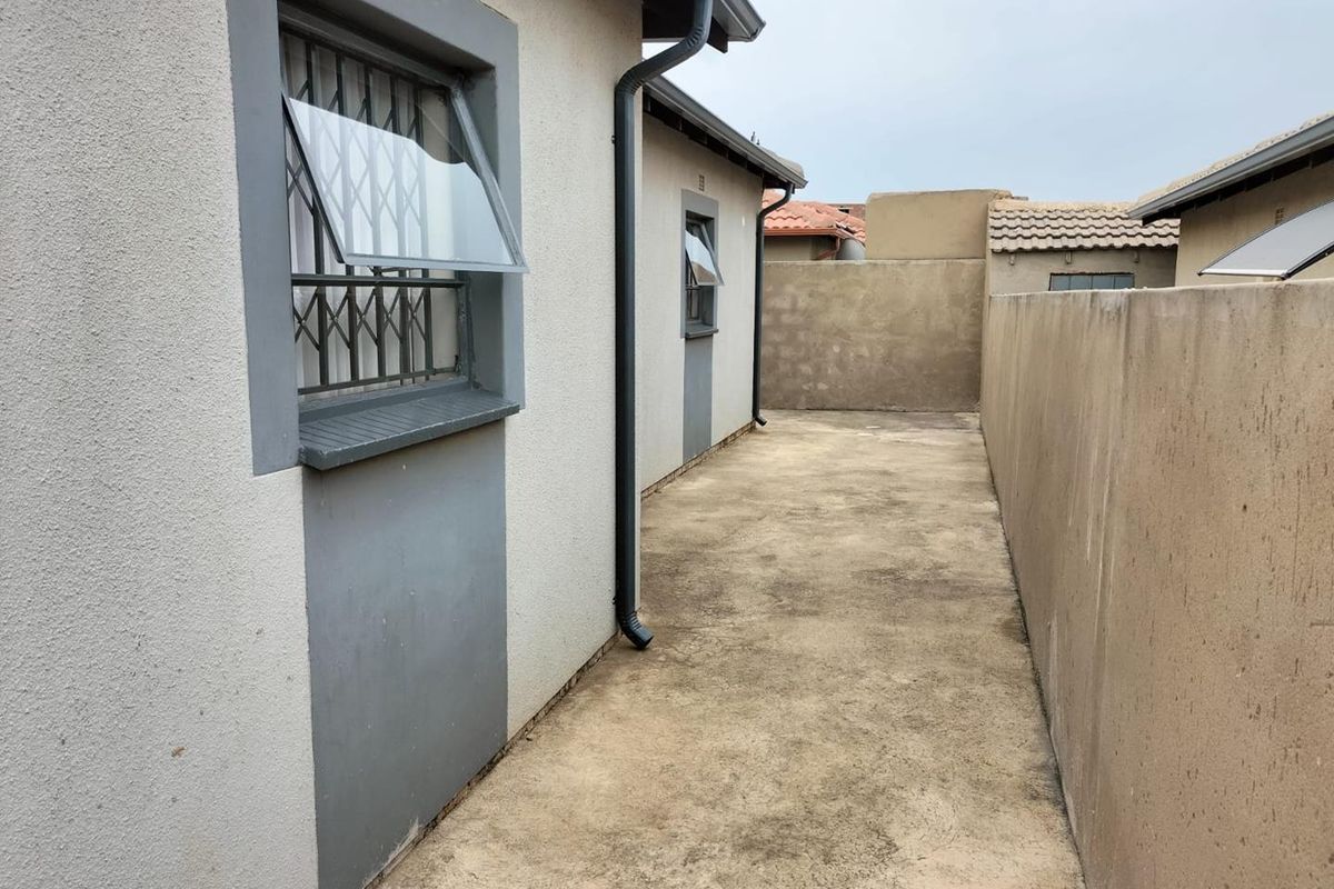 **Charming 3-Bedroom Home in Secure Enclave** - Photo 5