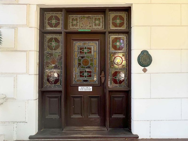 GRACIOUS HERITAGE BUILDING IN MORNINGSIDE - Photo 9