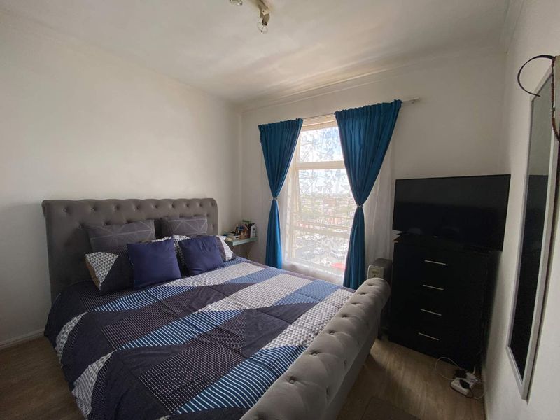 Charming North-Facing Top Floor Apartment in Rabat Village - Photo 10