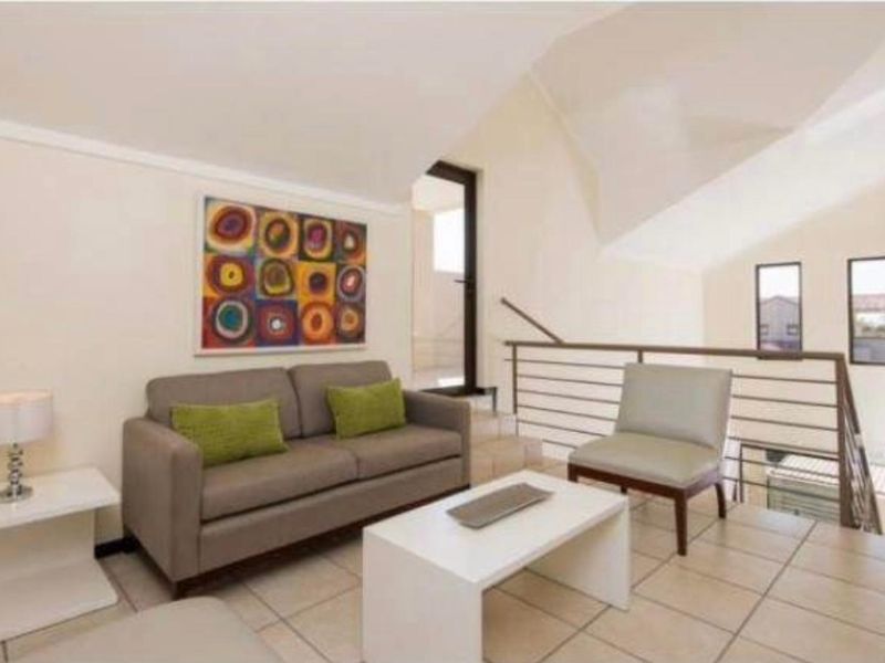 Modern Loft Apartment To Let in The Matrix, Paulshof - Photo 3