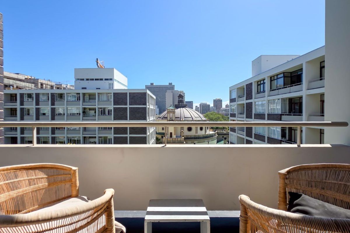 Bauhaus Beauty - A Renovated Garden-facing Studio Apartment - Photo 5