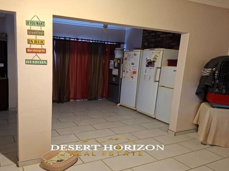 Karas Region, Keetmanshoop | Big Family home with flat for sale - Photo 6