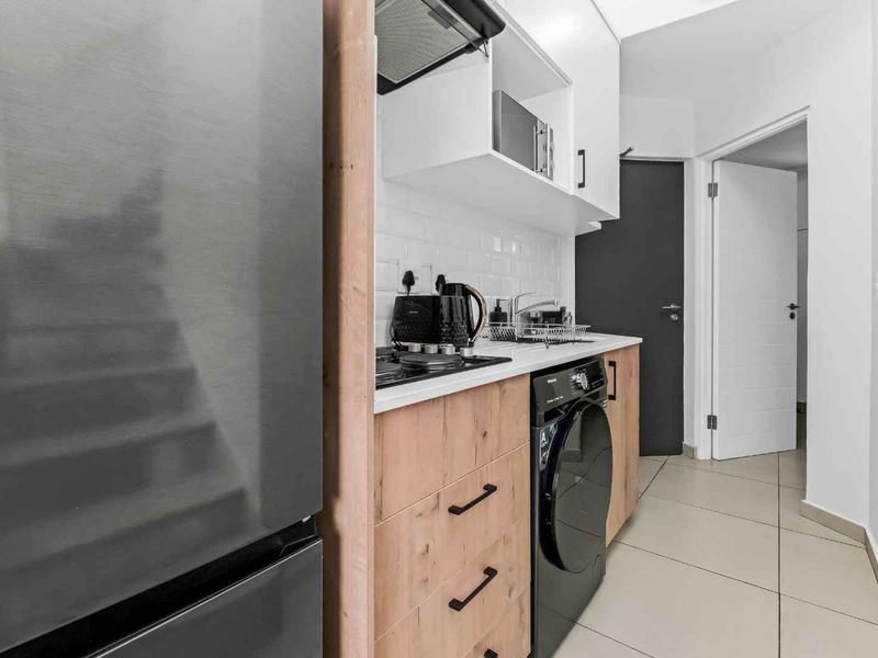 Modern 1-Bedroom Loft Apartment For Sale - Photo 3