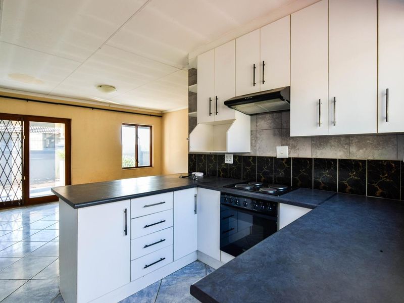 Two bedroom, full-title home in security estate - Willow Park Manor - Photo 10