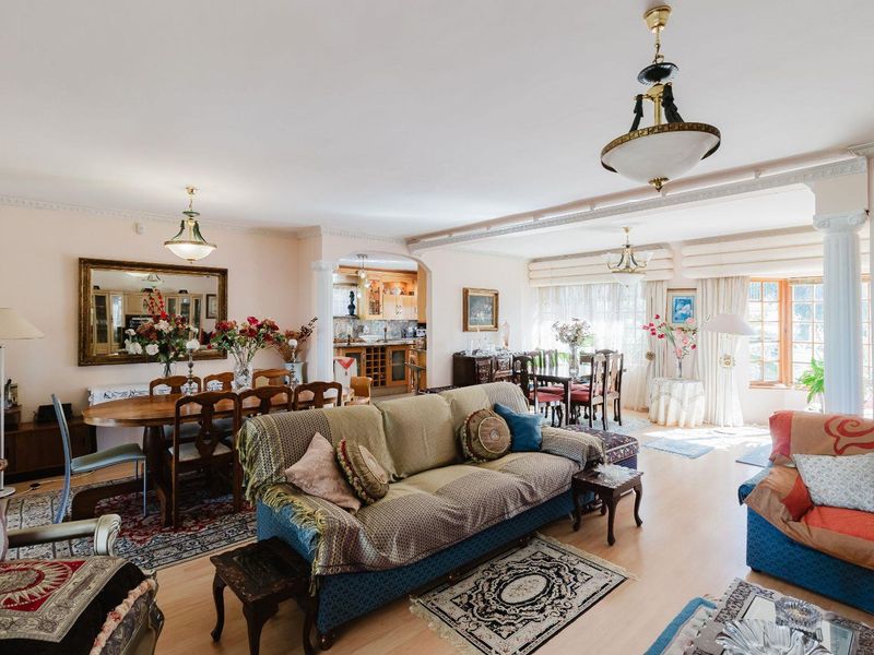 UNINTERRUPTED SEA VIEWS | GENEROUS FAMILY LIVING | ENTERTAINER’S DREAM - Photo 10