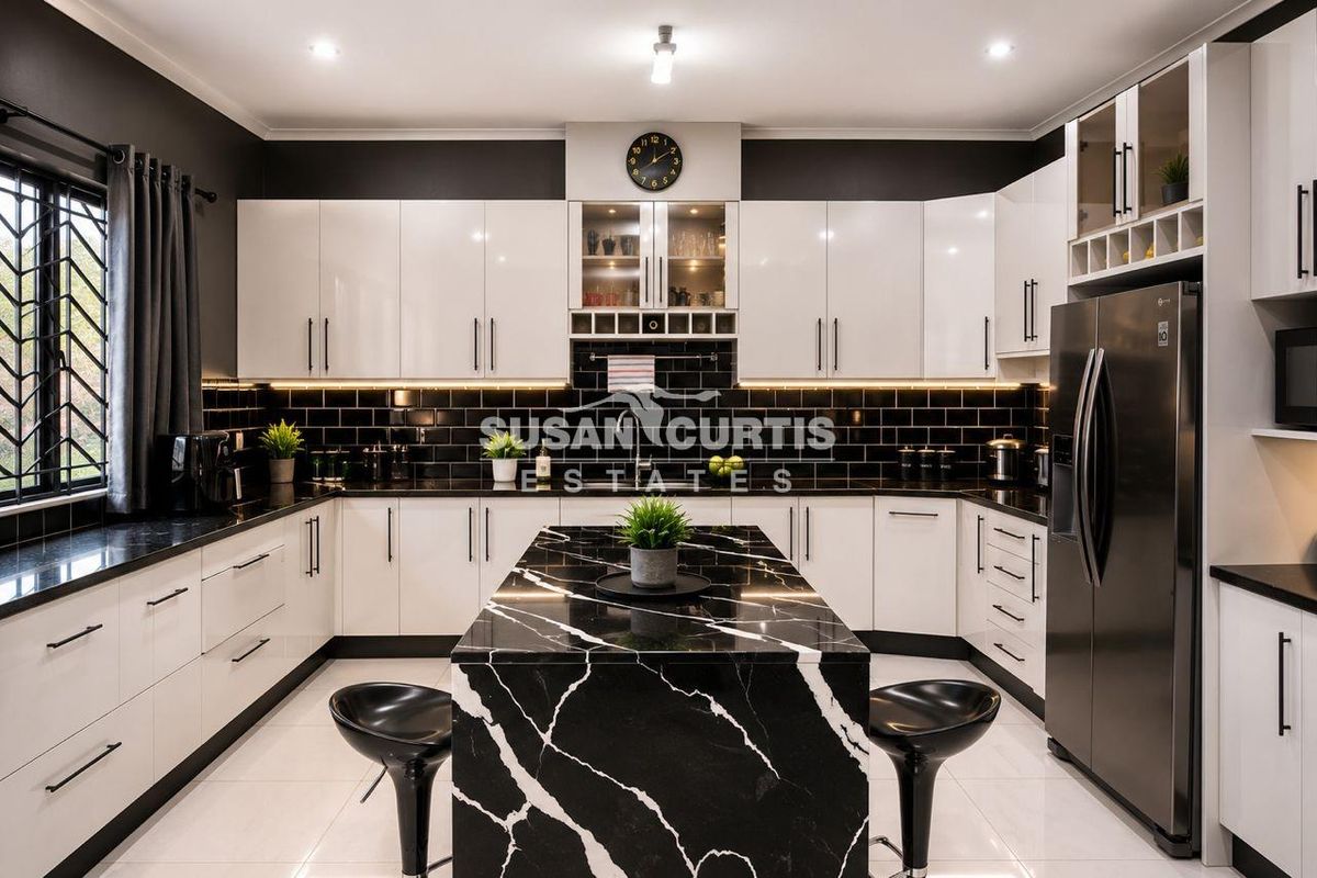 Luxury Family Living in Desert Park - Photo 3