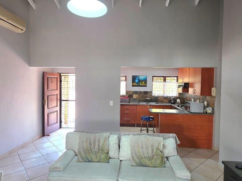 NEW LISTING IN BOSVELDRUS! FULL TITLE, POOL & LAPA! - Photo 3