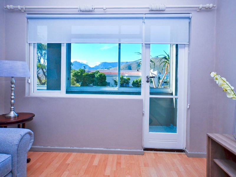 Charming Mouille Point Apartment - Photo 10