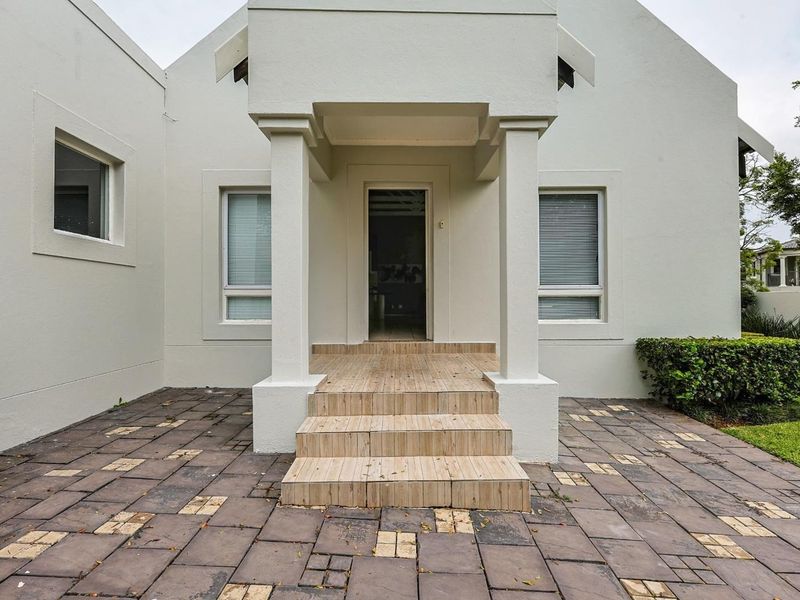 Elegant Furnished Family Home to Rent in Silver Lakes Golf Estate - Photo 5