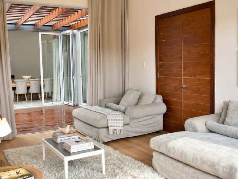 Three-bedroom House in Highland Gate - Photo 10