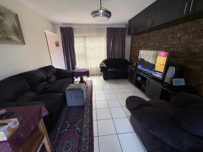 2 Bedroom Townhouse for Sale in Ridgeway - Photo 6