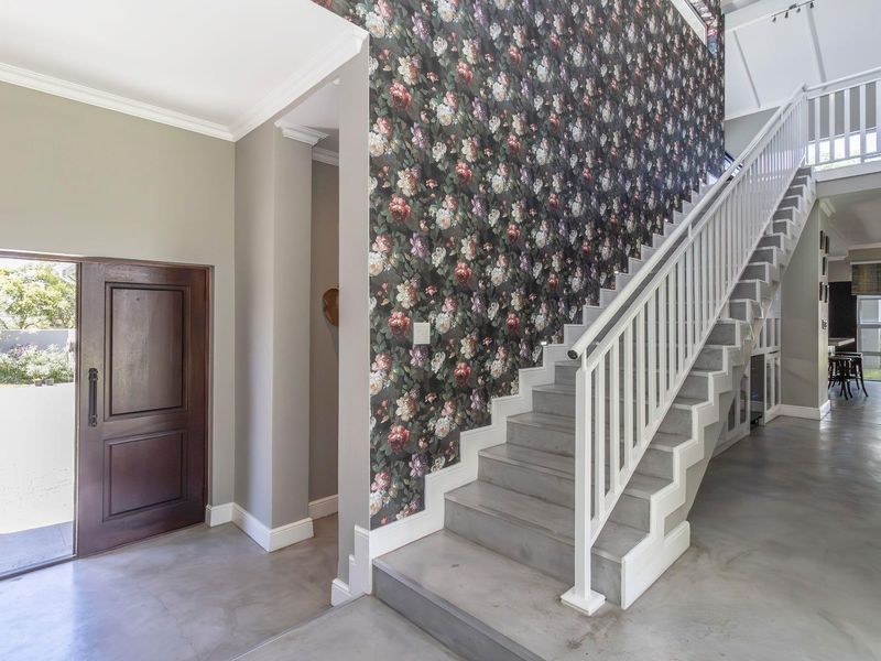 Elegant Four Bedroom Contemporary Farm House - Photo 4