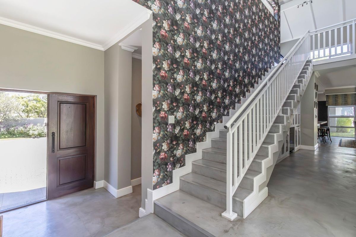 Elegant Four Bedroom Contemporary Farm House - Photo 4