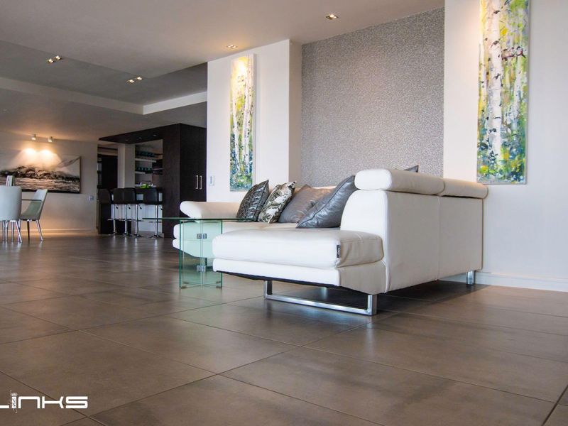 Luxurious penthouse for sale in Ebotse Golf & Country Estate, Rynfield - Photo 4