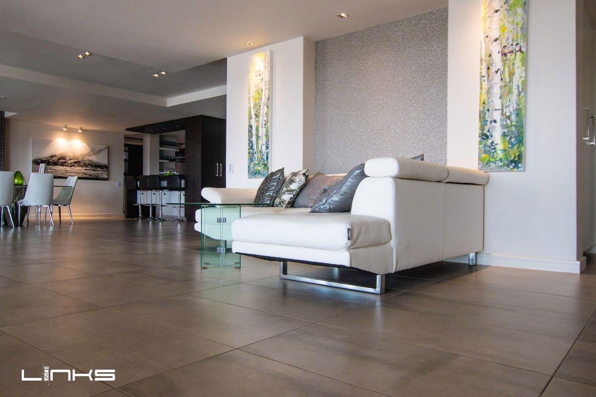 Luxurious penthouse for sale in Ebotse Golf & Country Estate, Rynfield - Photo 4