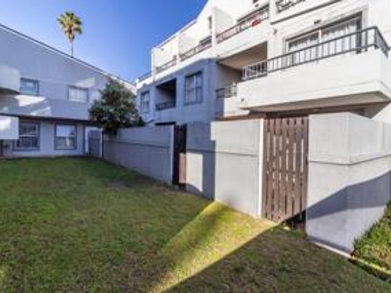 Beautiful 1 Bedroom Apartment for Sale in Secure Complex - Photo 4