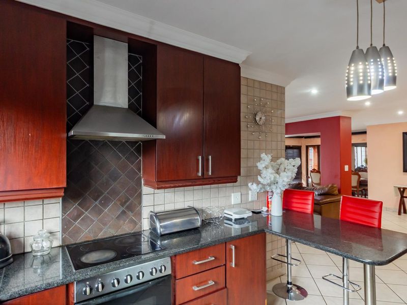 Spacious Family Home for Sale - Photo 3