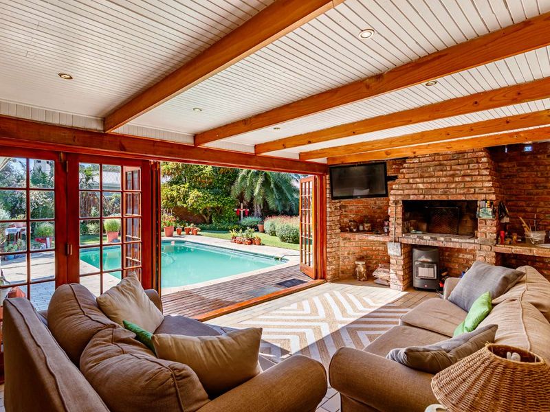 Elegant Family Estate with Pool, Indoor Braai & Off-Grid Living in Kirkwood - Photo 2