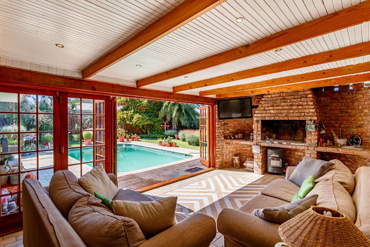 Elegant Family Estate with Pool, Indoor Braai & Off-Grid Living in Kirkwood - Photo 2