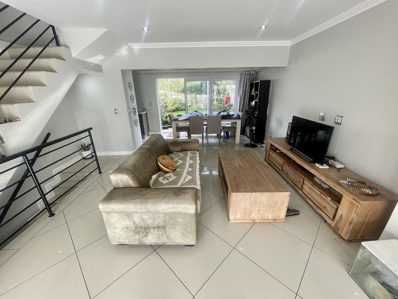 Hendra - Spacious Family Townhouse to Rent in Secure Kindlewood Estate - Photo 4