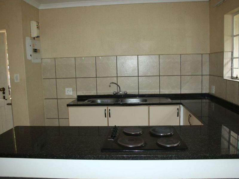 2 bedroom apartment to rent in White River - Photo 10