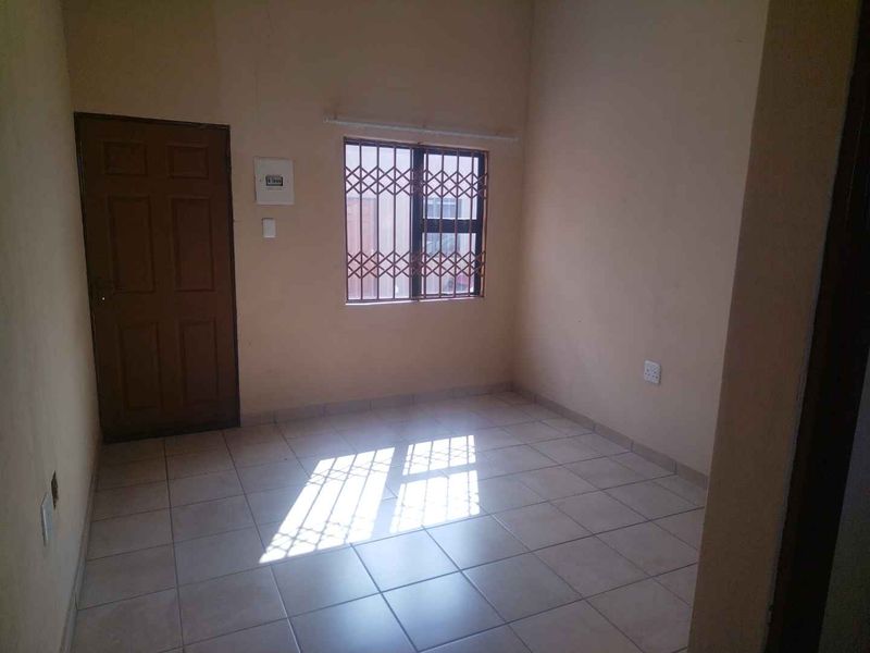 Investment property for sale in Soshanguve South - Photo 5