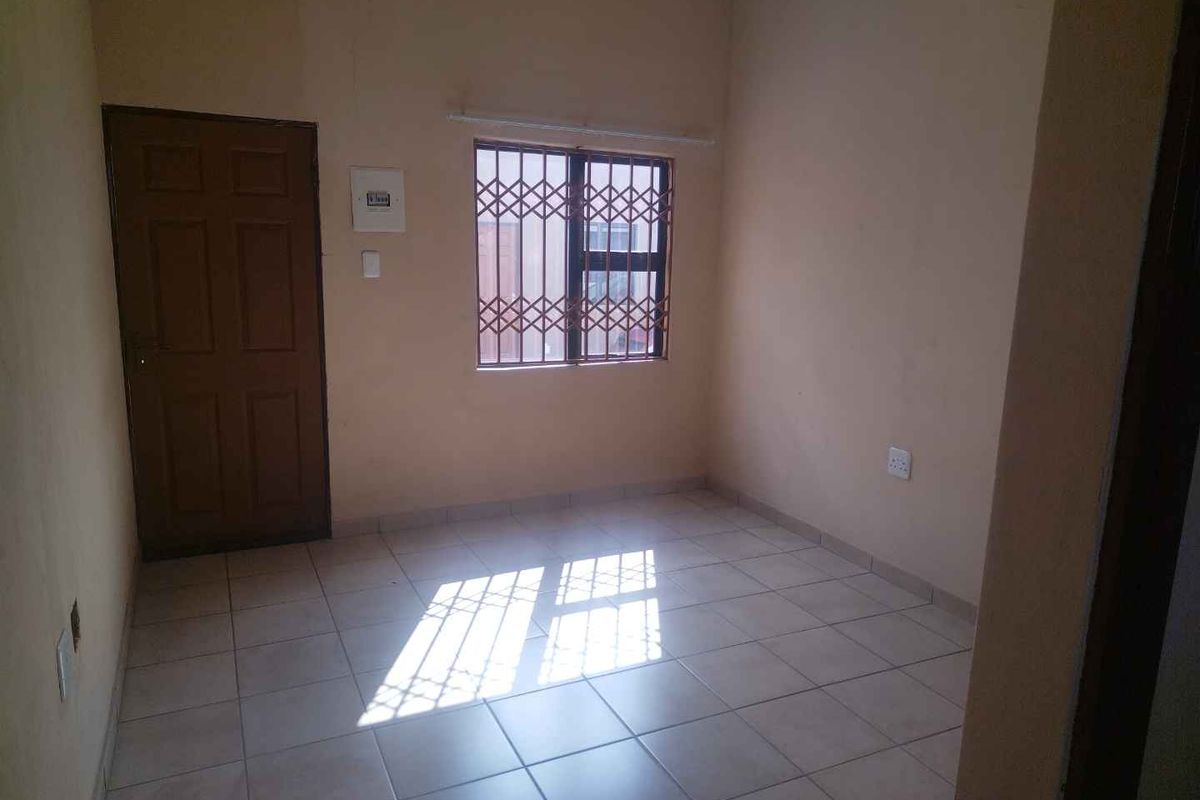 Investment property for sale in Soshanguve South - Photo 5