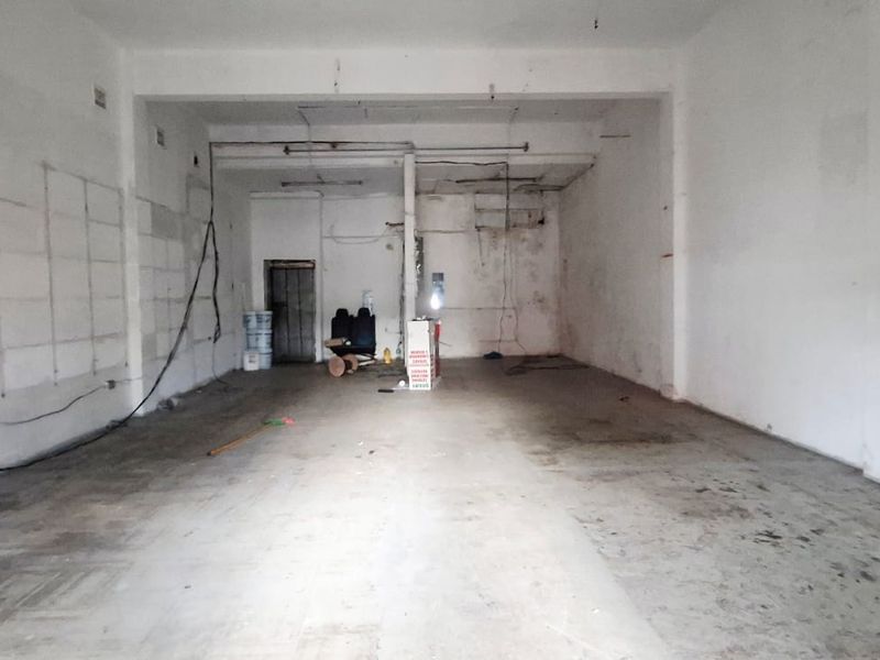 Prime Umgeni Rd Shop for Lease – Perfect for Retail or Workshop! - Photo 3