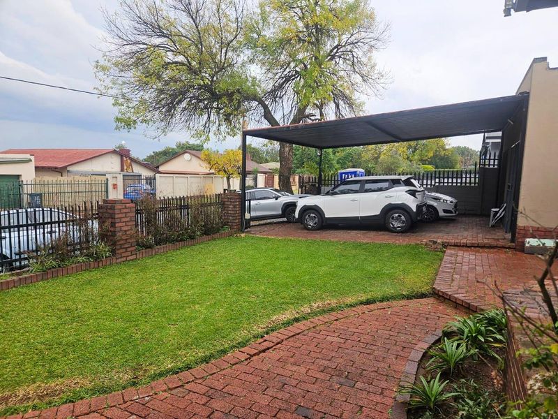 Spacious Family Haven with Flatlet, Skyline Views & No Loadshedding - Photo 3