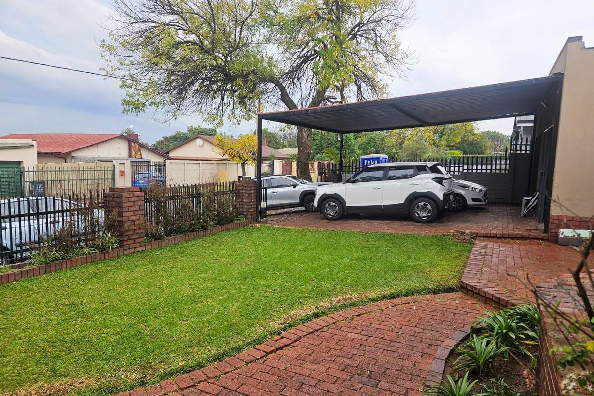 Spacious Family Haven with Flatlet, Skyline Views & No Loadshedding - Photo 3