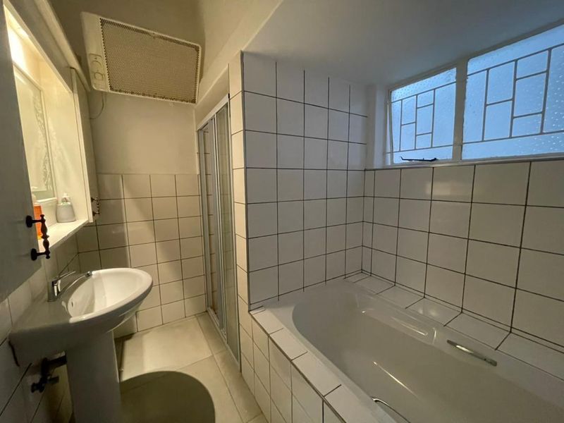 Lovely Freestanding Family Home for Rent - Photo 7