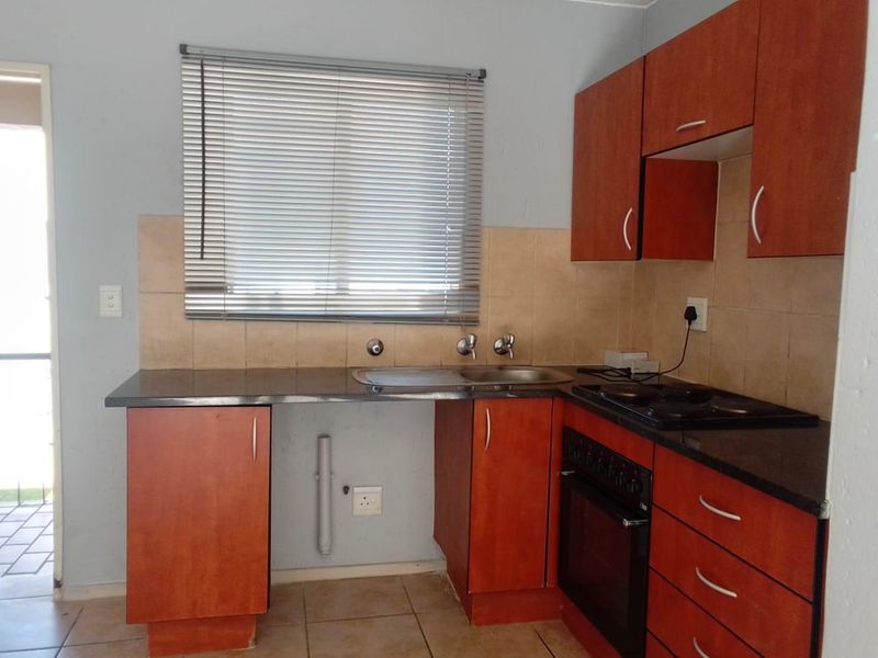 Apartment Flat for Sale in Boksburg, Klippoortjie, East Rand - Photo 2