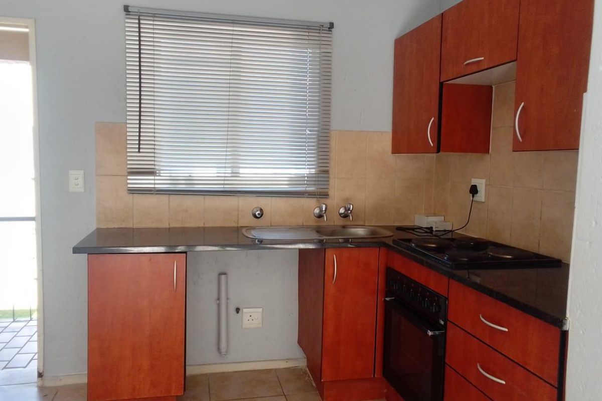 Apartment Flat for Sale in Boksburg, Klippoortjie, East Rand - Photo 2