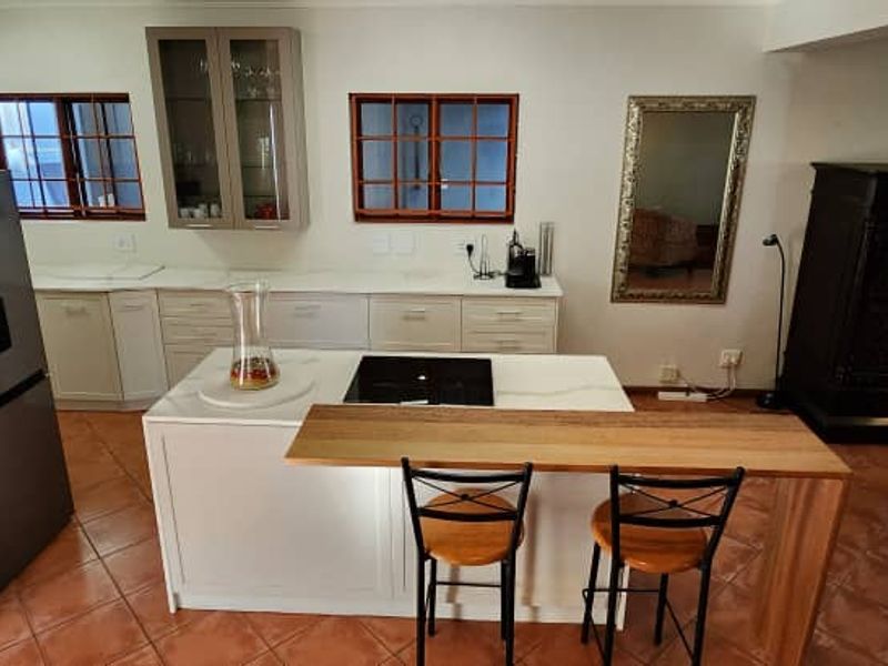 Spacious unit in small complex of only 6 units - Photo 3