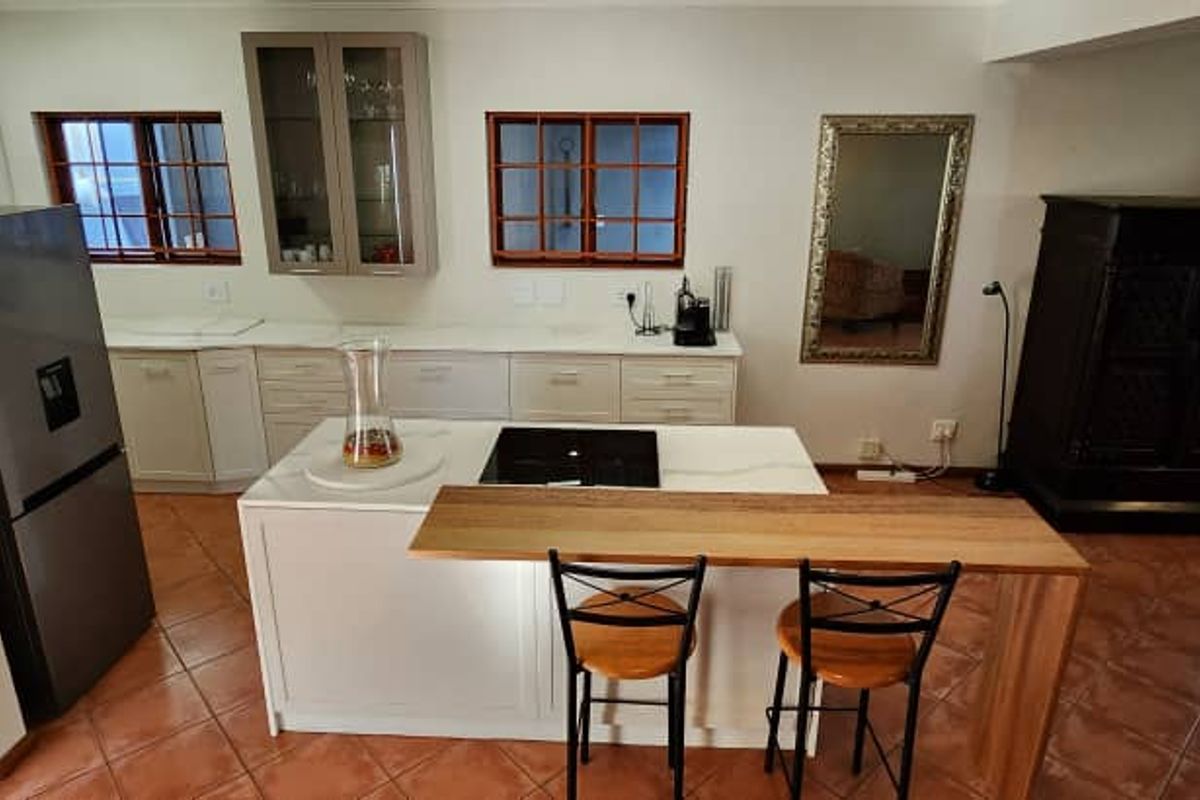 Spacious unit in small complex of only 6 units - Photo 3