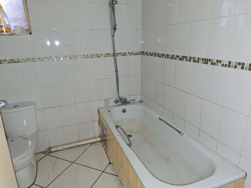 Duplex For Sale - Photo 8