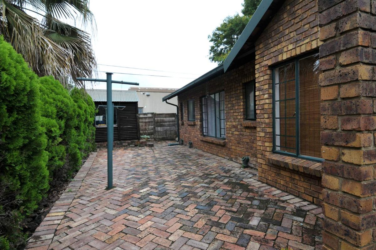 Family Home in Boomed-Highveld - Photo 5