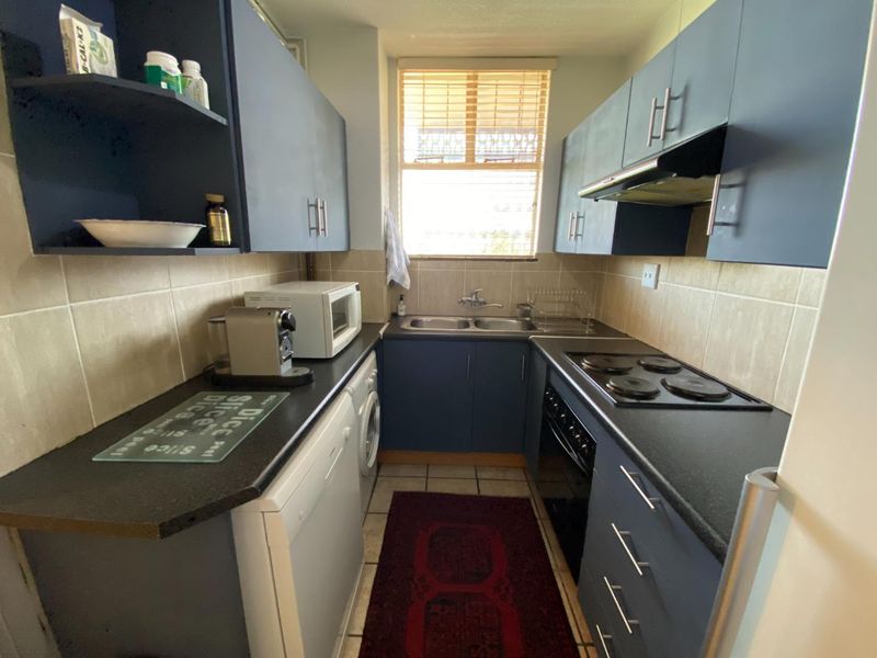 Spacious 1.5 Bedroom Apartment in Well-Maintained Complex - SOLE MANDATE - Photo 8