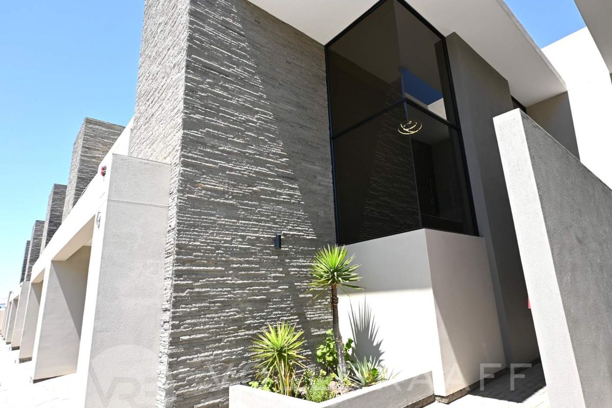 Elevated Coastal Elegance - Photo 2