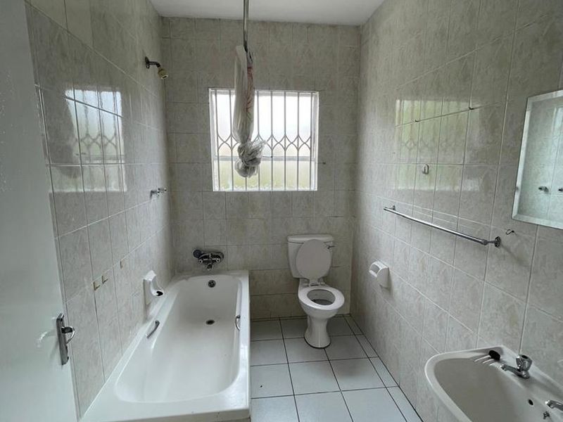 Newly Renovated Apartment In Halfway Gardens - Photo 10