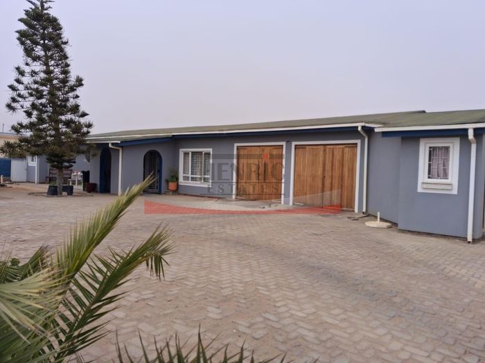 Property #2558352, House For Sale in Henties Bay Central