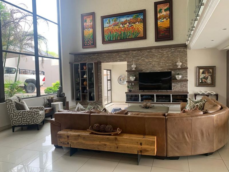 Luxury Meets Functionality in Your Dream Home - Photo 3