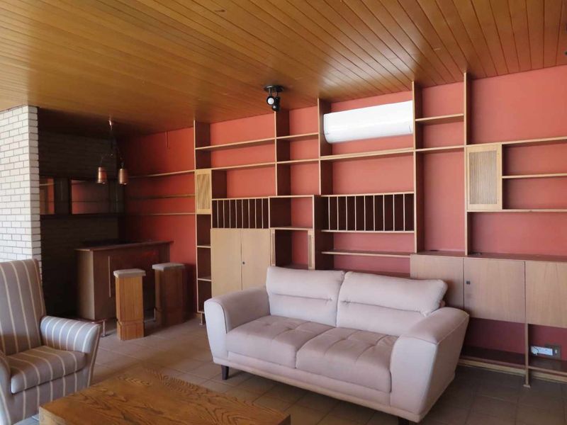 In the heart of Klein Windhoek but needing attention - Photo 6