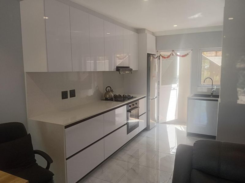 Renovated and modern cat friendly 2 bed 1 bath townhouse available 1 Feb 2026 - Photo 2