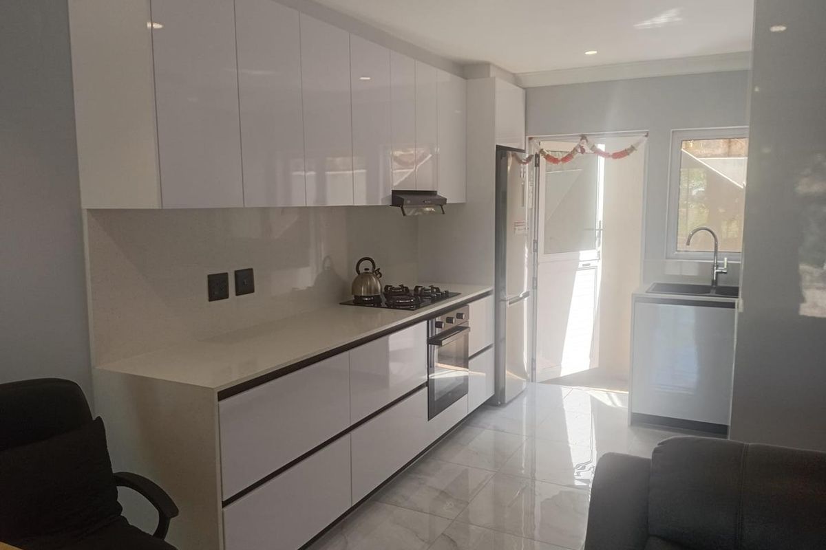 Renovated and modern cat friendly 2 bed 1 bath townhouse available 1 Feb 2026 - Photo 2