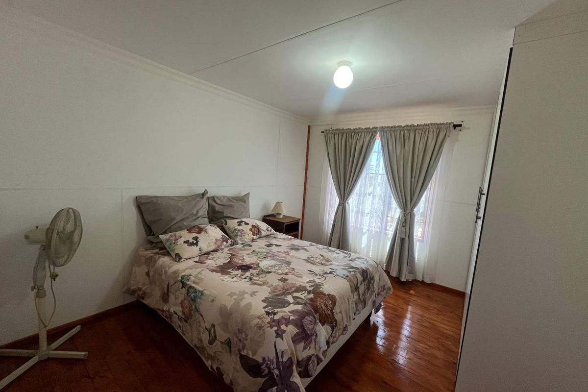 Beautiful 9.053 ha Smallholding with House & Cottage – Completely Off-Grid – Just Outside Upington - Photo 3